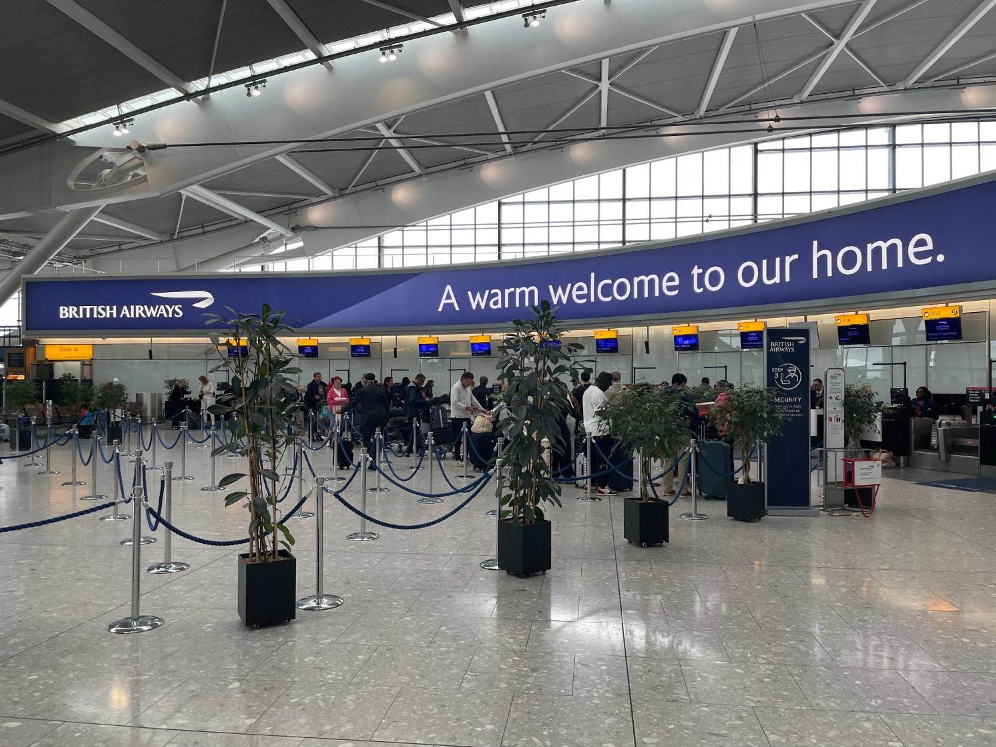Unique London Heathrow Airport Cabin, Gated Free Parking, And Courtyard * Hillingdon
