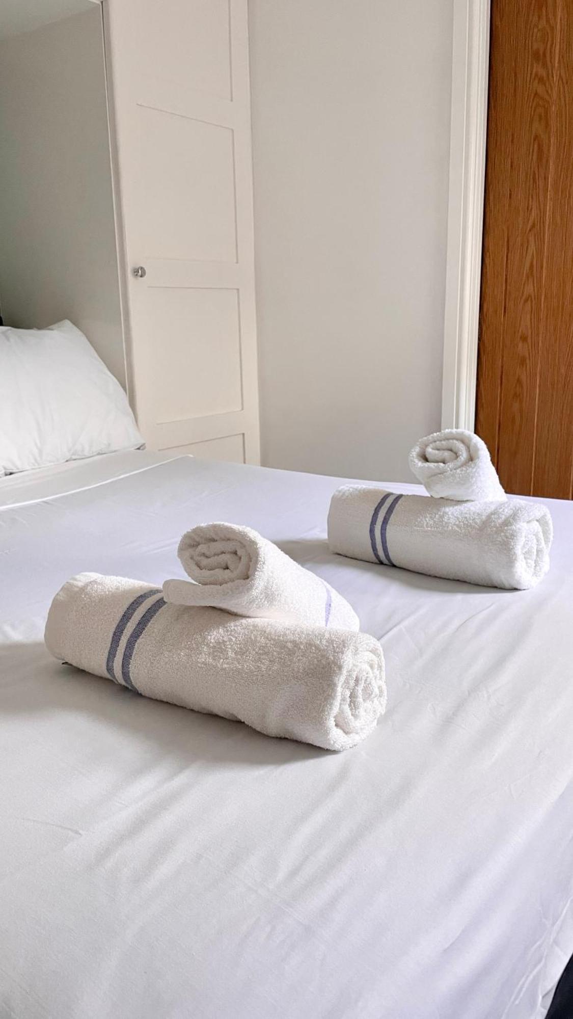 Holiday home Unique London Heathrow Airport Cabin, Gated Free Parking, And Courtyard